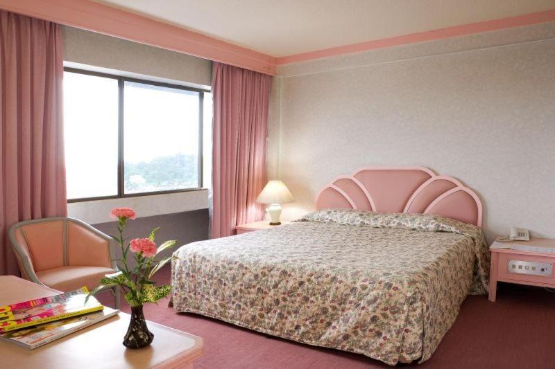 Thumrin Hotel Trang Exterior foto
