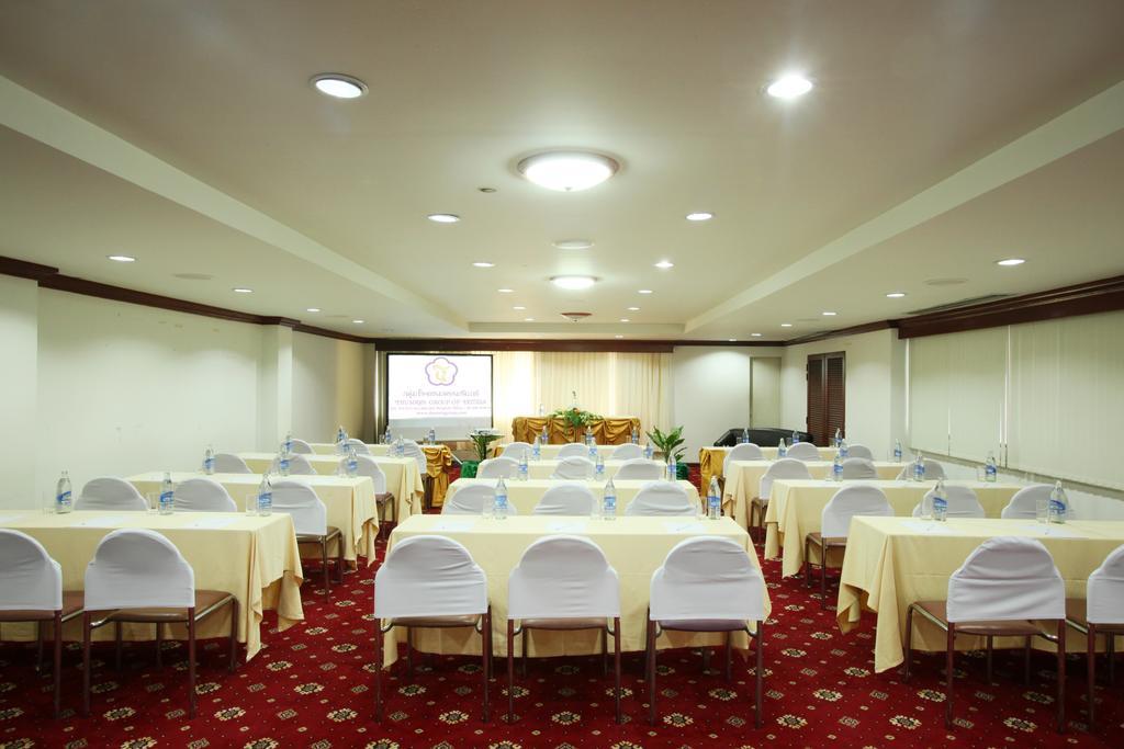 Thumrin Hotel Trang Exterior foto
