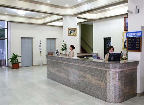 Thumrin Hotel Trang Exterior foto